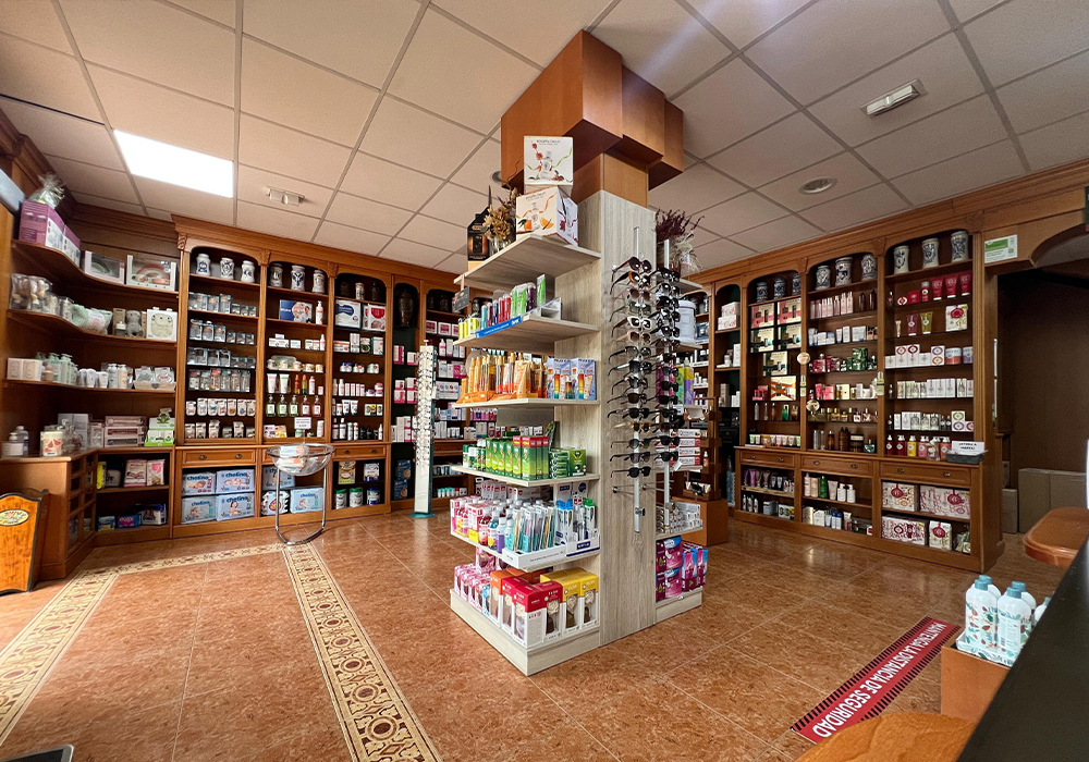 Interior de la Farmacia Bonillo en ibi, alicante