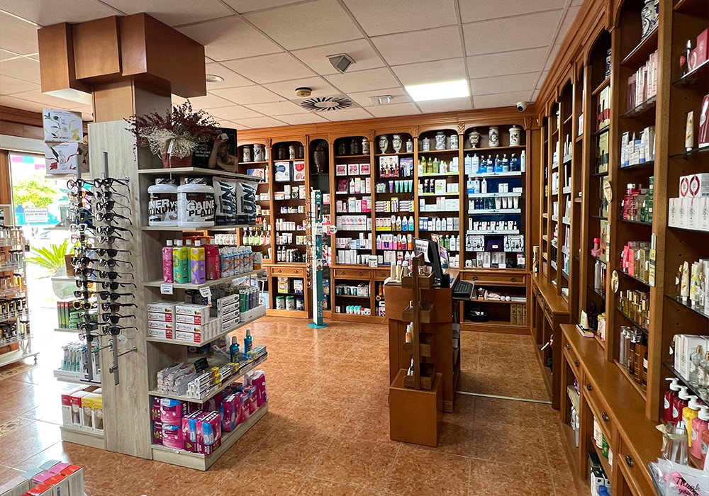 Interior de la Farmacia Bonillo en ibi, alicante