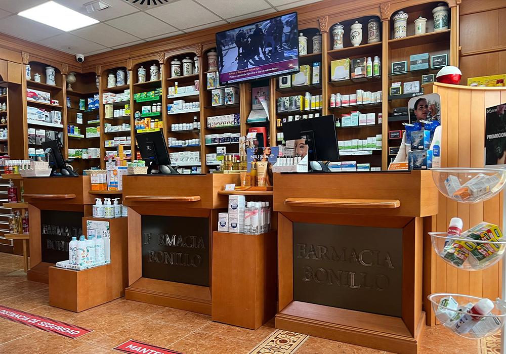Mostrador de la Farmacia Bonillo en ibi, alicante