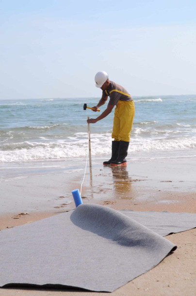 UltraTech [Part #5206] Oil Blanket, Surf Model 10' W x 5'L, Two 25' Tethers and Two 36" Wooden Stakes