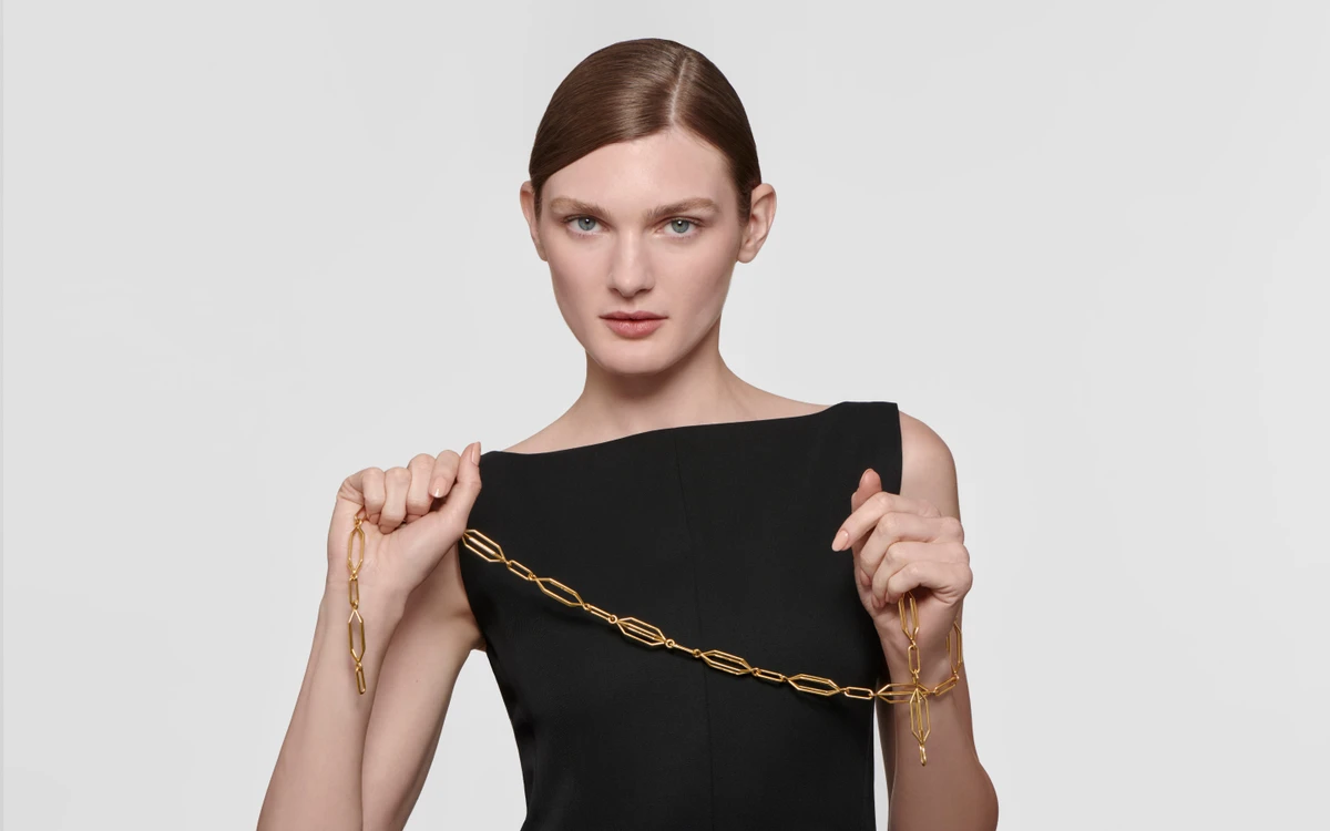 Model wearing 22 karat gold necklace for women
