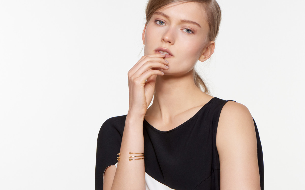 Woman model wearing 22 karat gold bracelet
