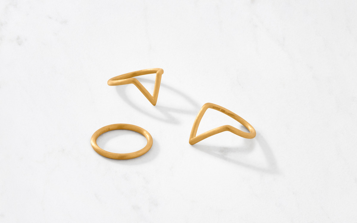 pointed 22 karat gold ring in satin finish