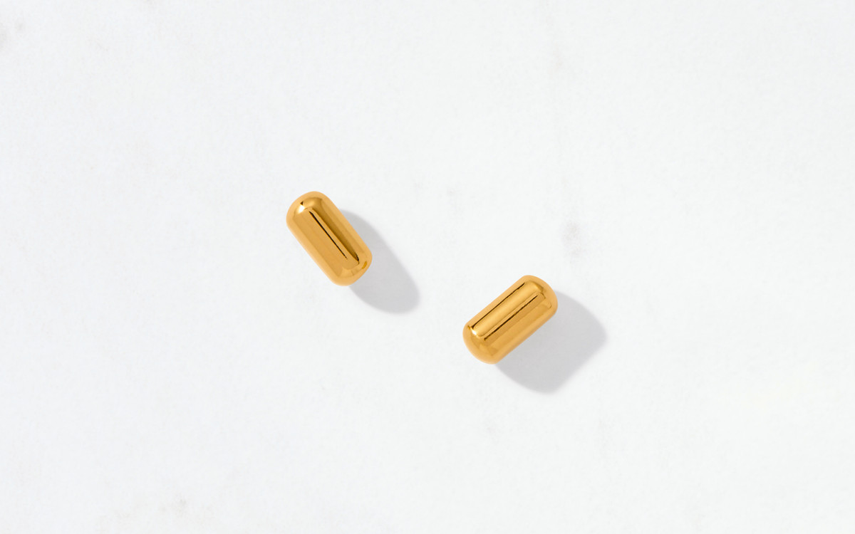 18 karat gold stud earrings modeled as barrel in polished finish