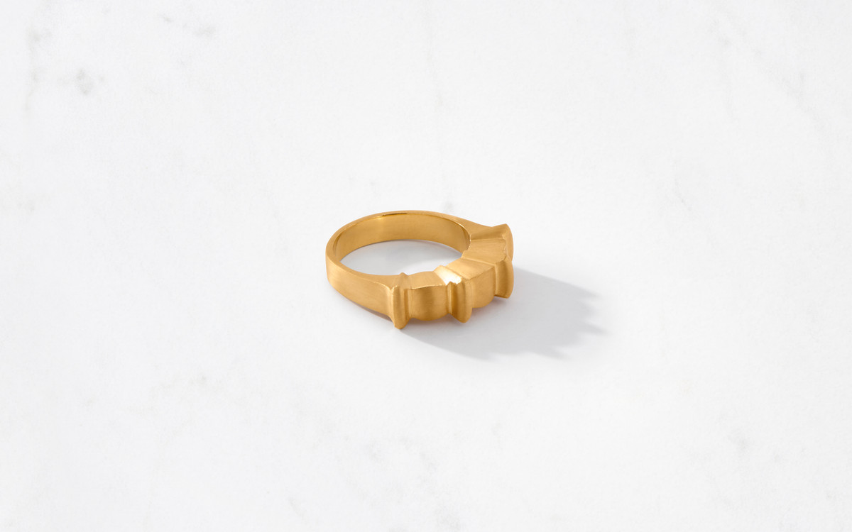 elegant classic 22 karat gold ring in satin finish