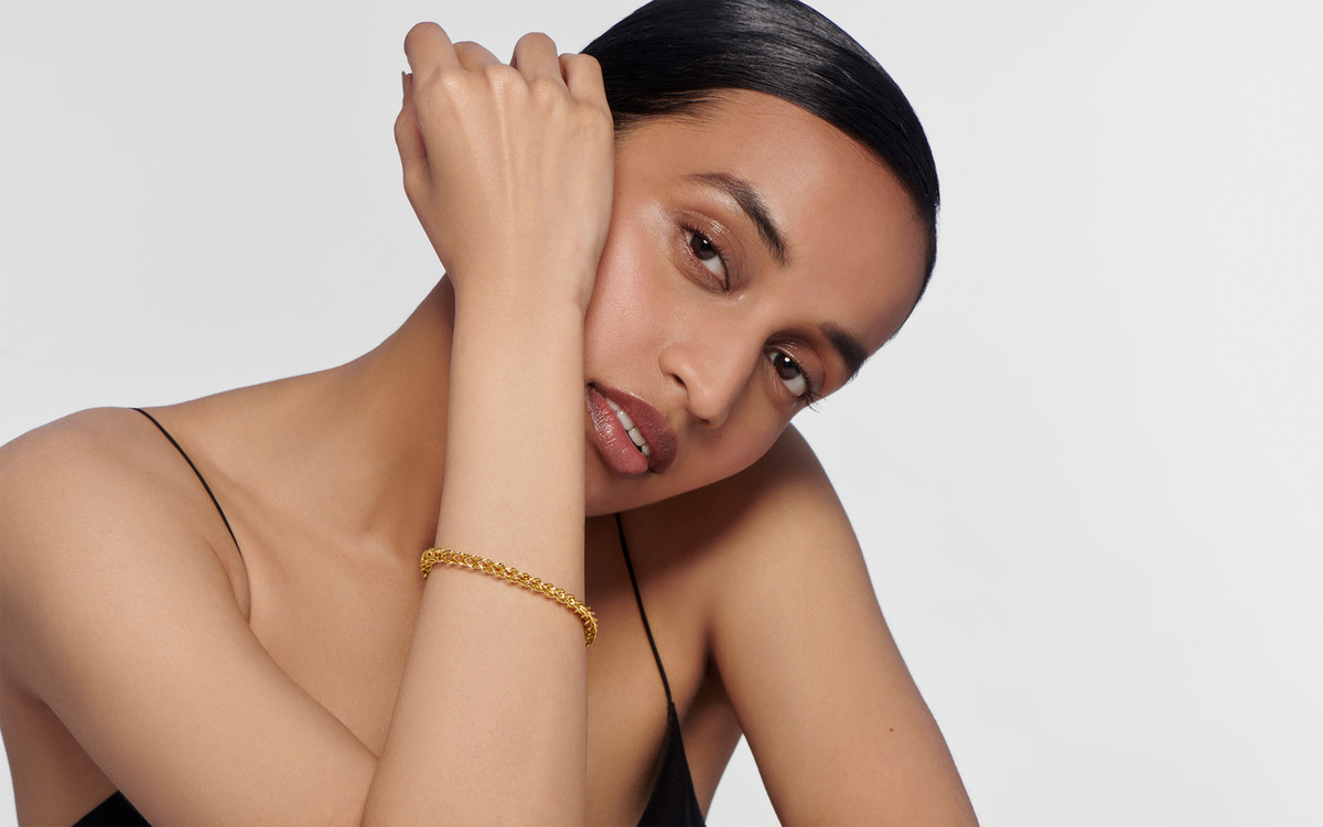 Go-To Bracelet | 14-Karat Gold-Fill with Hand-Sculpted Porcelain Charm | 22-Karat  Gold Edging – AMBER E LEA