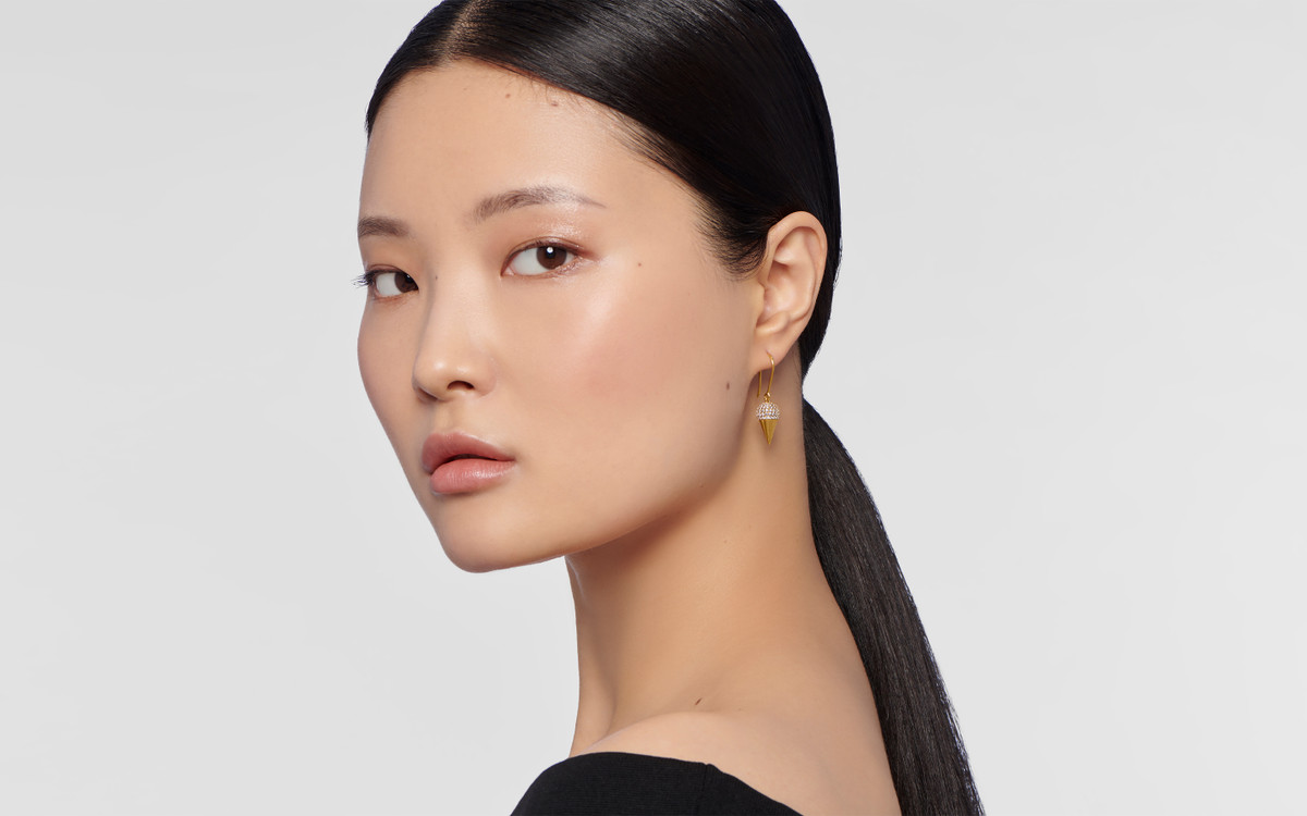 Woman model wearing 22 karat gold earring