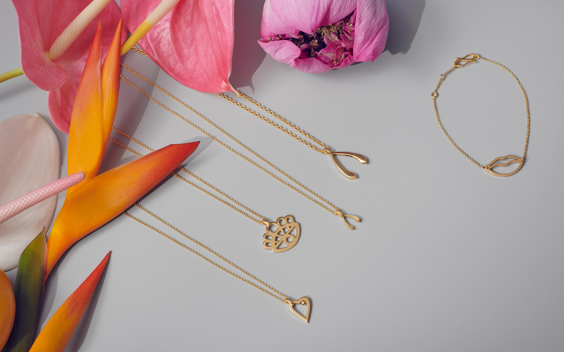 Gold Flower Necklace – AlinMay