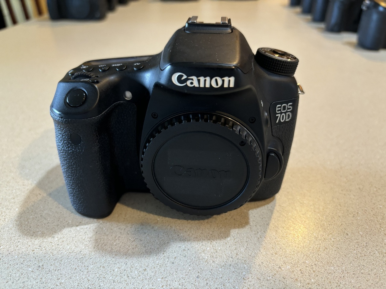 Canon - EOS70D ボディ Canon EOS 70D Digital SLR Camera (Body Only)
