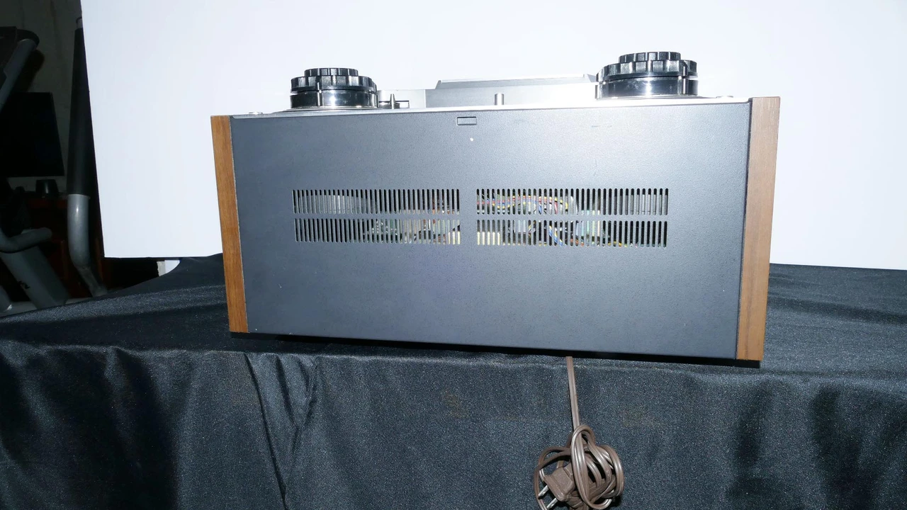 Akai GX 635D Reel to Reel Tape Deck, Bottom