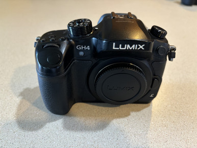 Panasonic 4K Lumix DMC-GH4 Mirrorless Camera
