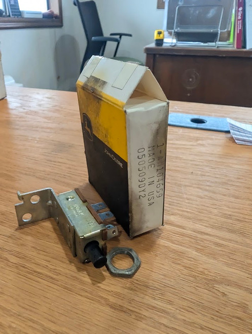 AM104659 JOHN DEERE OEM