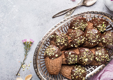 Chocolate and pistachio Madeleines Chocolate and pistachio Madeleines