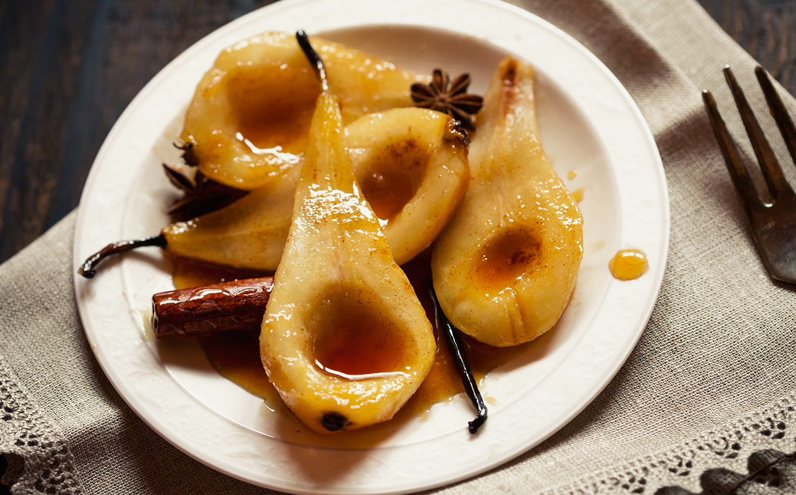 Poached pears with white wine sauce - My French Recipe