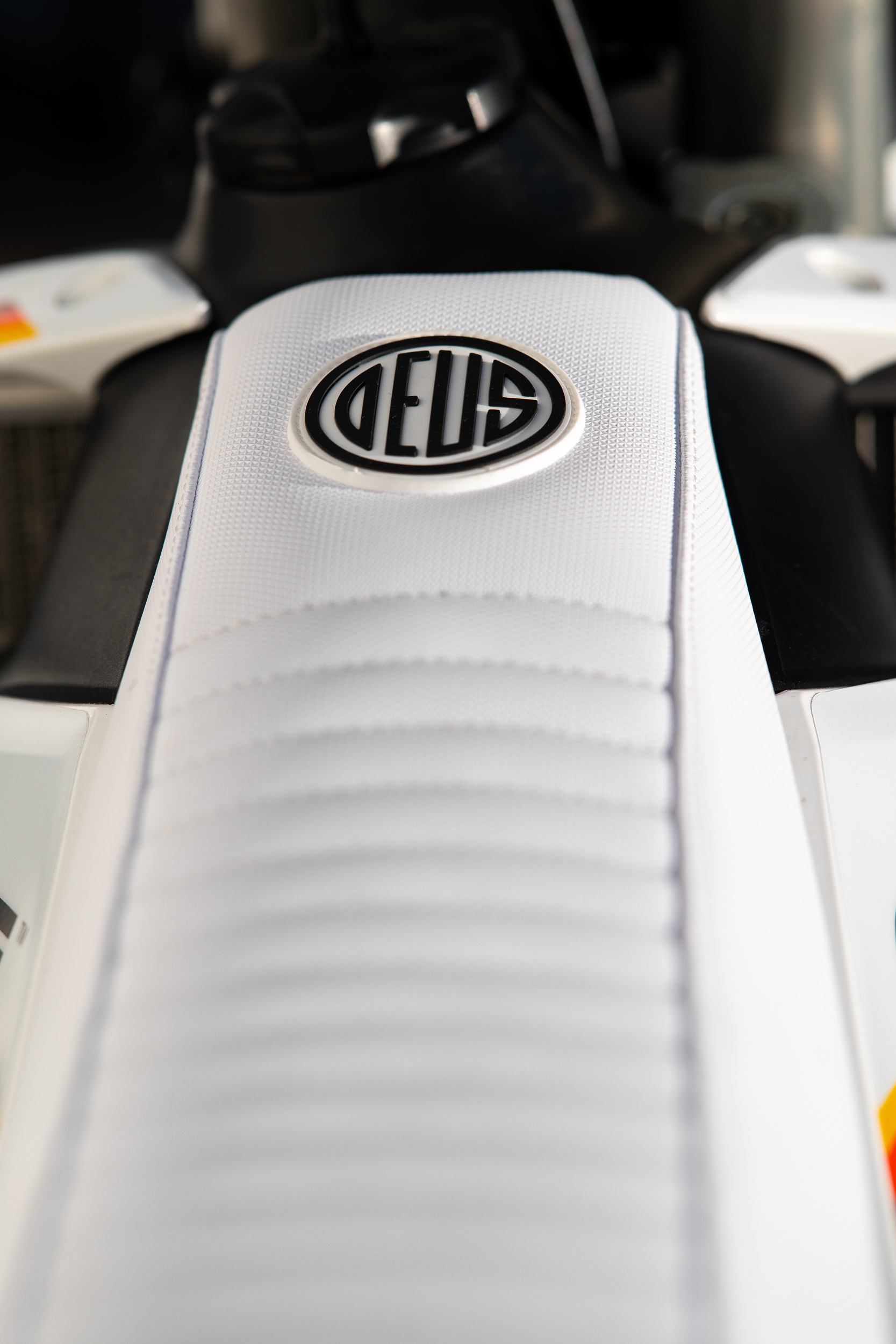 DEUS Seat Cover White