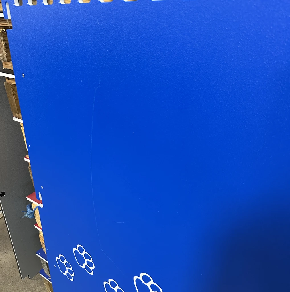 Light scratch on front of kennel gate. Cosmetic damage only.
