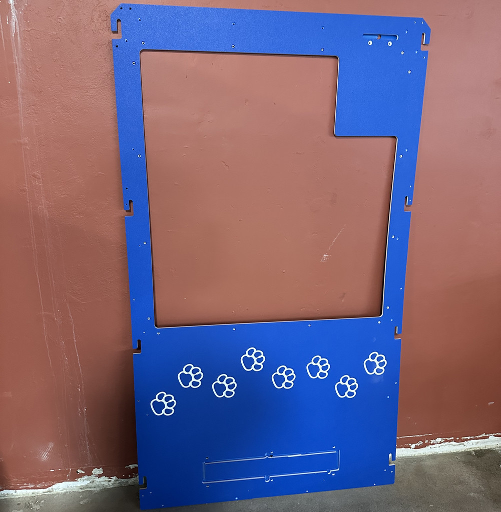 Standard 4ft wide, royal blue kennel door. Fast feeder cover plate, glass and door frame will be installed on the gate after it is purchased.