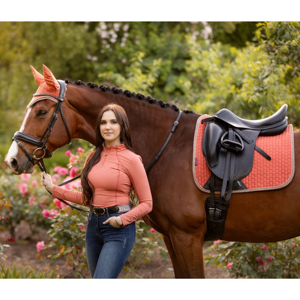Sottocasco Per Equitazione LeMieux Classique Pom – Tessuto Setoso Elasticizzato, Lilla – Con Pompon In Pelliccia Rimovibile E Dettagli Riflettenti - 2