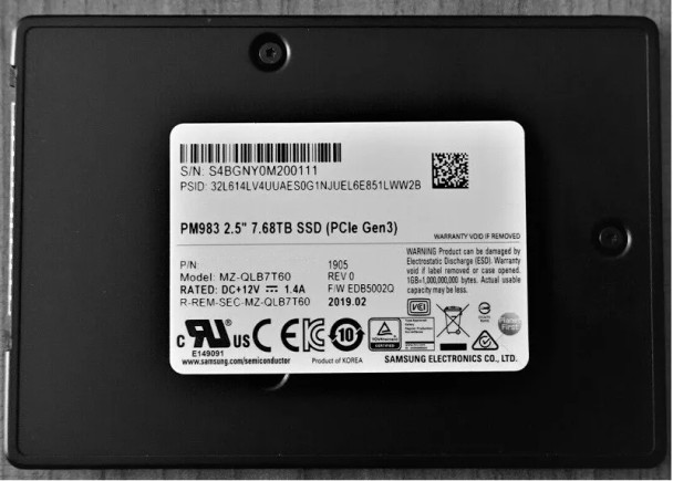 MZ-QLB7T60 - Samsung PM983 7.68TB PCI-Express 3.0 X4 NVMe 3D NAND TLC (AES-256 / TCG Opal 2.0 / PLP) U.2 2.5-inch Solid State Drive