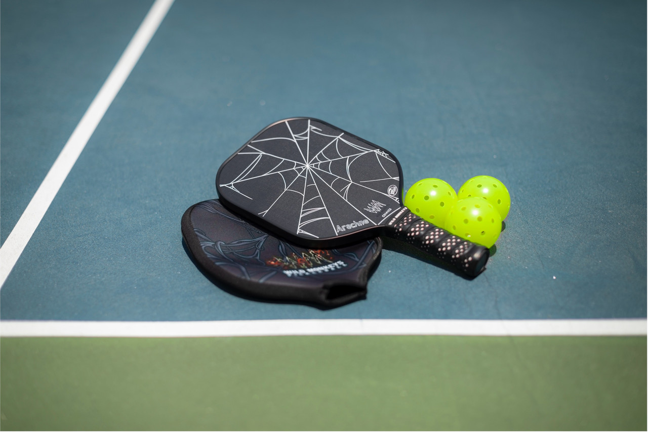 ARACHNE carbon fiber pickleball paddle with 15 mm honeycomb core
