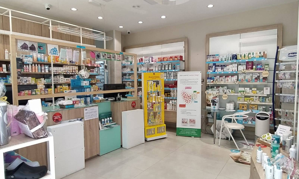Interior de la farmacia Ana Oliver en Madrid