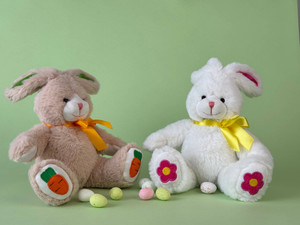 Easter bunny with carrot and flower accent 9"
