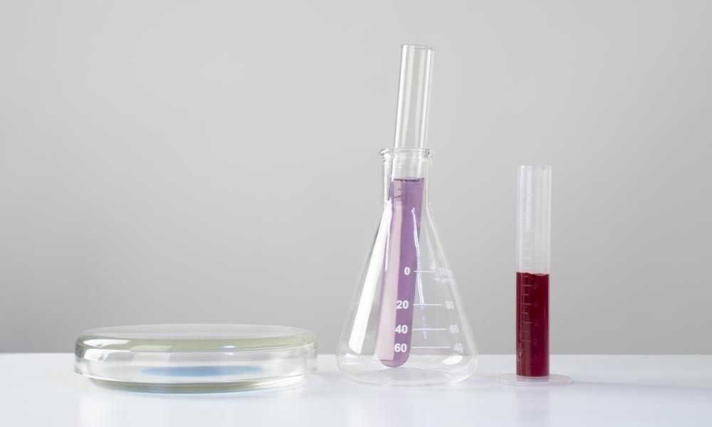 Farmacia Bertolín – Elaboración de medicación a medida con precisión farmacéutica.