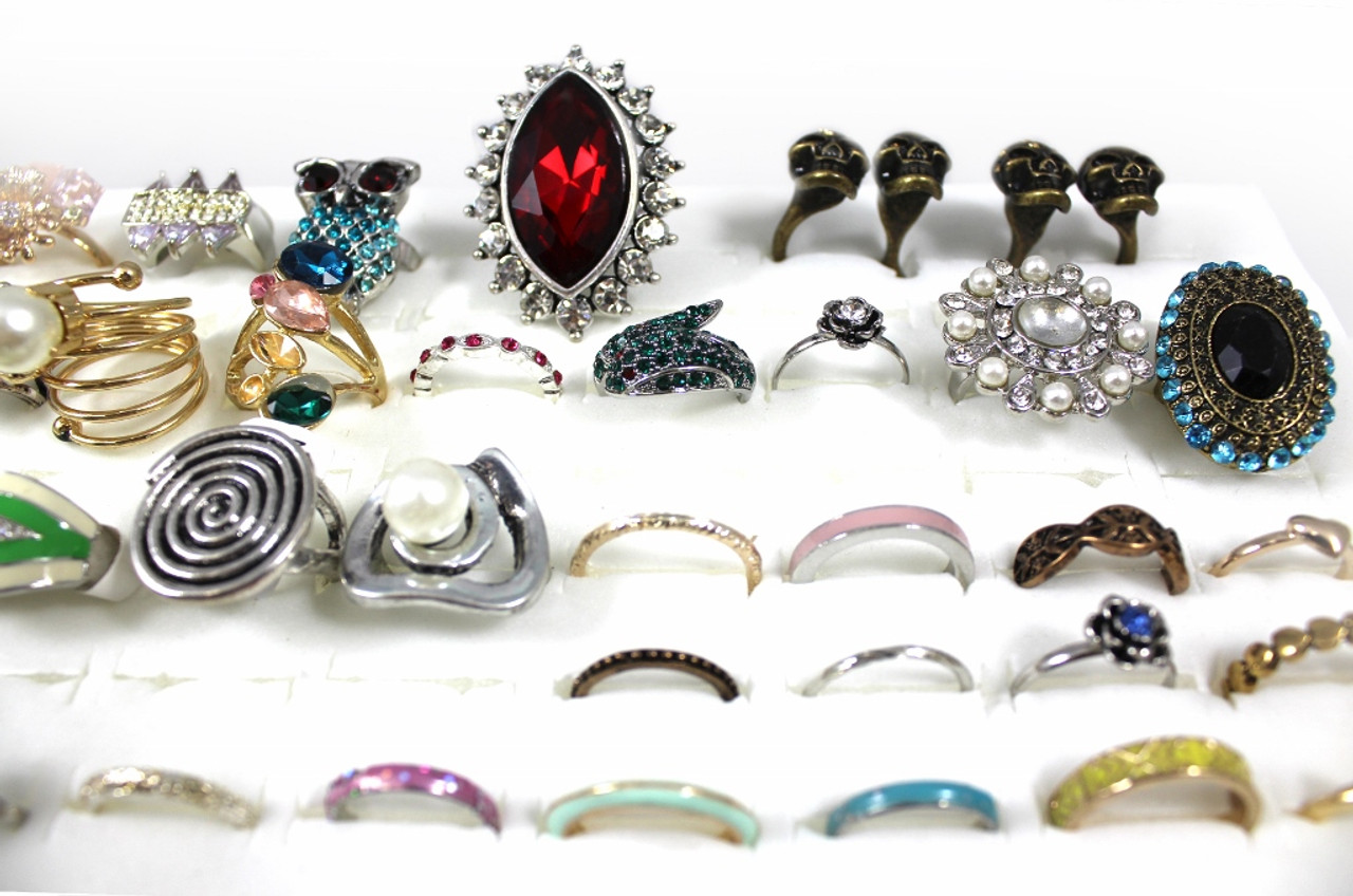 1047) Wholesale Assorted Designs Stylish Rings Women Fashion Jewelries -  BargainPioneer