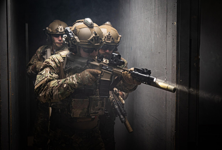 Should Tactical Lights Be Handheld or Gun-Mounted?