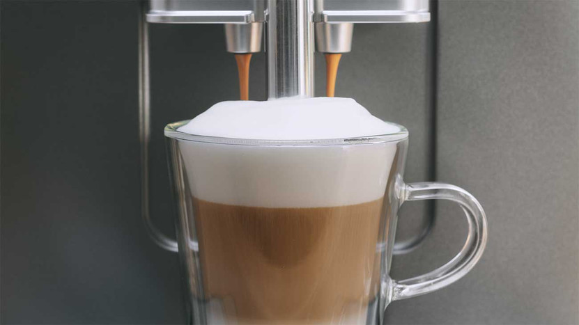 Bosch 800 Series Fully Automatic Espresso Machine VeroCafe With Removable Water Tank in Piano Black