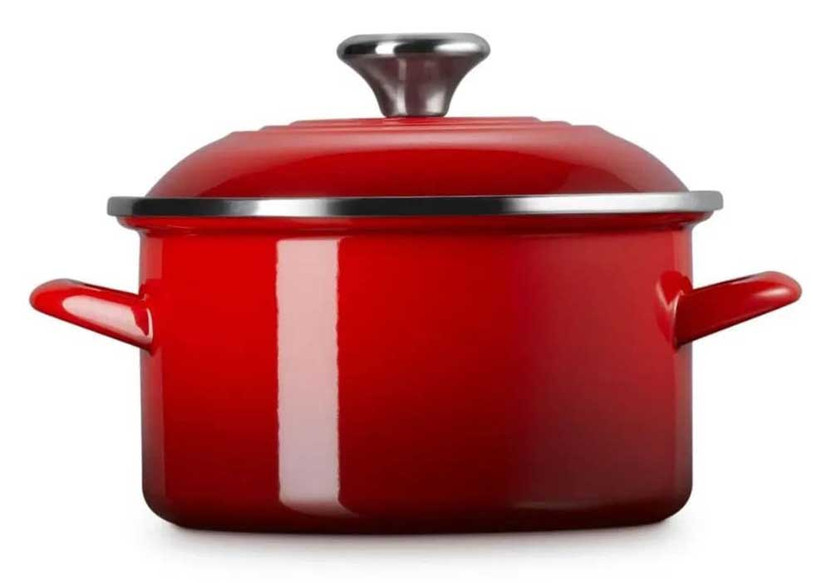 Le Creuset 3.8 Qt. Traditional Petite Stockpot in Cerise