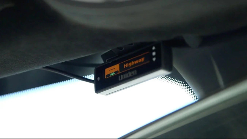 Uniden R9w Extreme Built-in RadarLaser Detection System