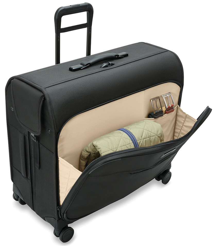Briggs  Riley Baseline Black Deluxe Wardrobe Spinner
