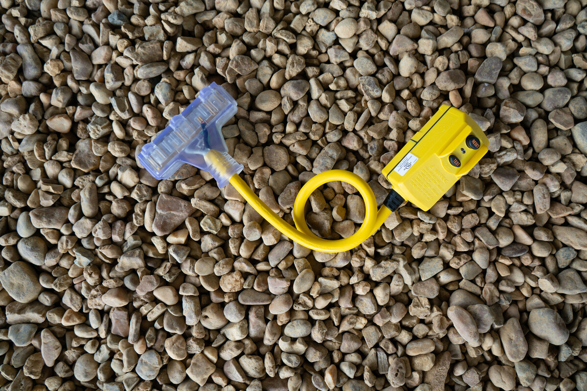 GFCI Plug Tri-Cord, SJTW-A,  Heavy Duty,  Right Angle, 120 VAC,  15 A, 12 AWG Cord, 2 ft Lg Cord, 3 Conductor, 12 AWG Conductor, 3 Outlet, NEMA 5-15R