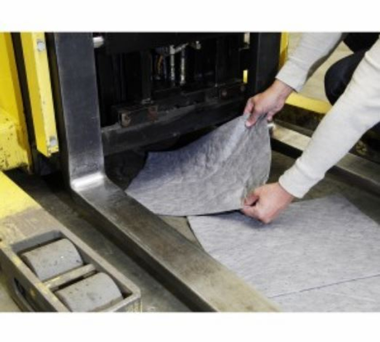 Absorbent Pad, Heavy Weight, 19 in Lg, 15 in Wd, 29.1 gal, Fluids Absorbed Universal, Polypropylene, Gray Color