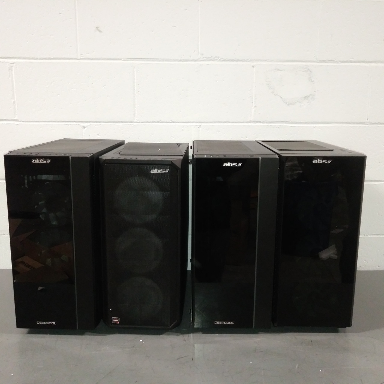 4 Units of High Value Desktops - MSRP 9740$ - Salvage (Lot # 555525)