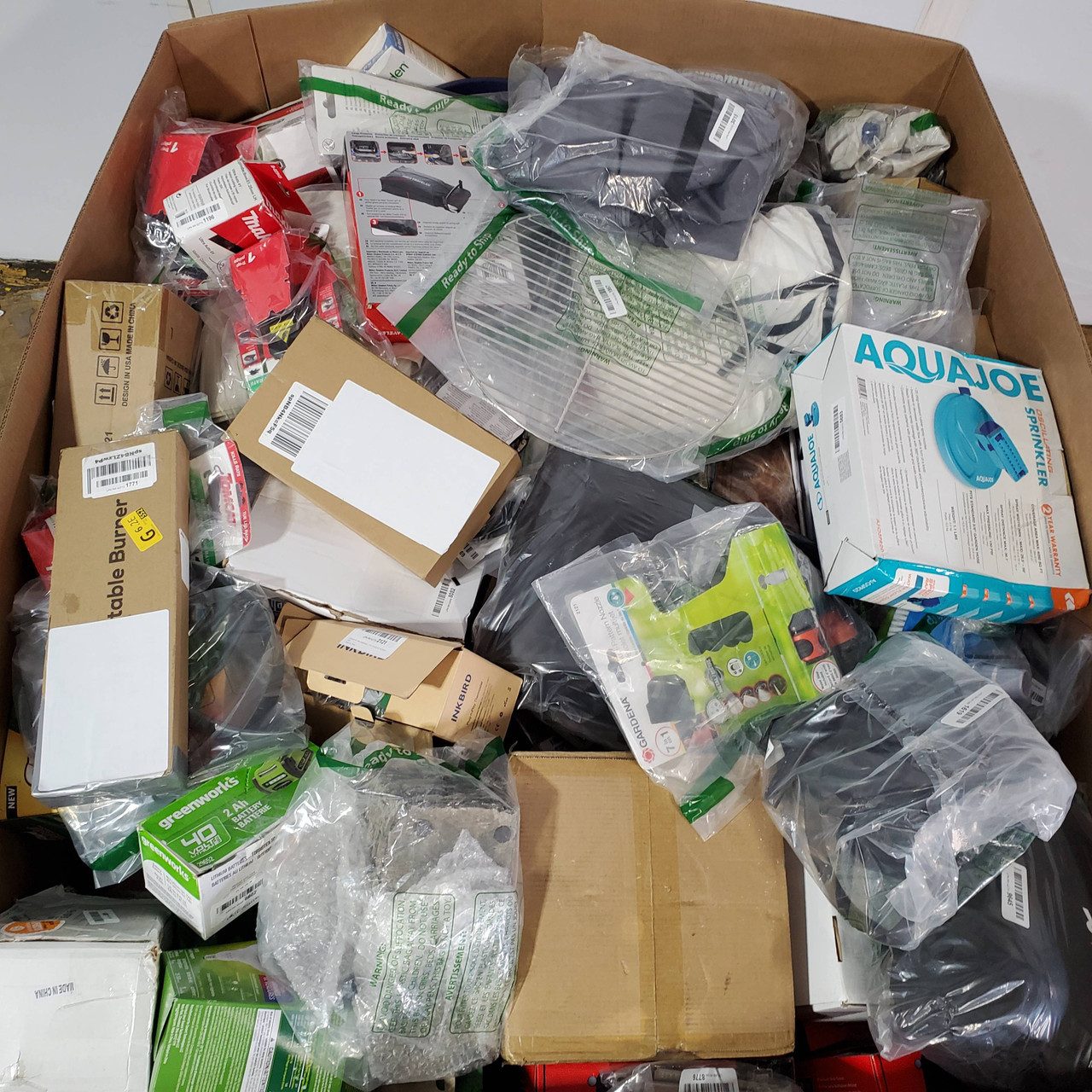 315 units of Garden & Accessories - MSRP $10,021 - Returns (Lot # 792113)