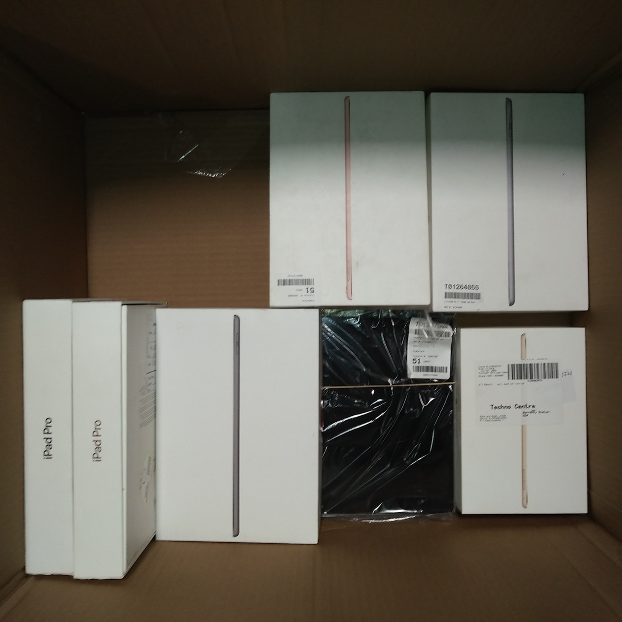 8 Units of Apple iPad Tablets - MSRP 5222$ - Salvage (Lot # 551024)