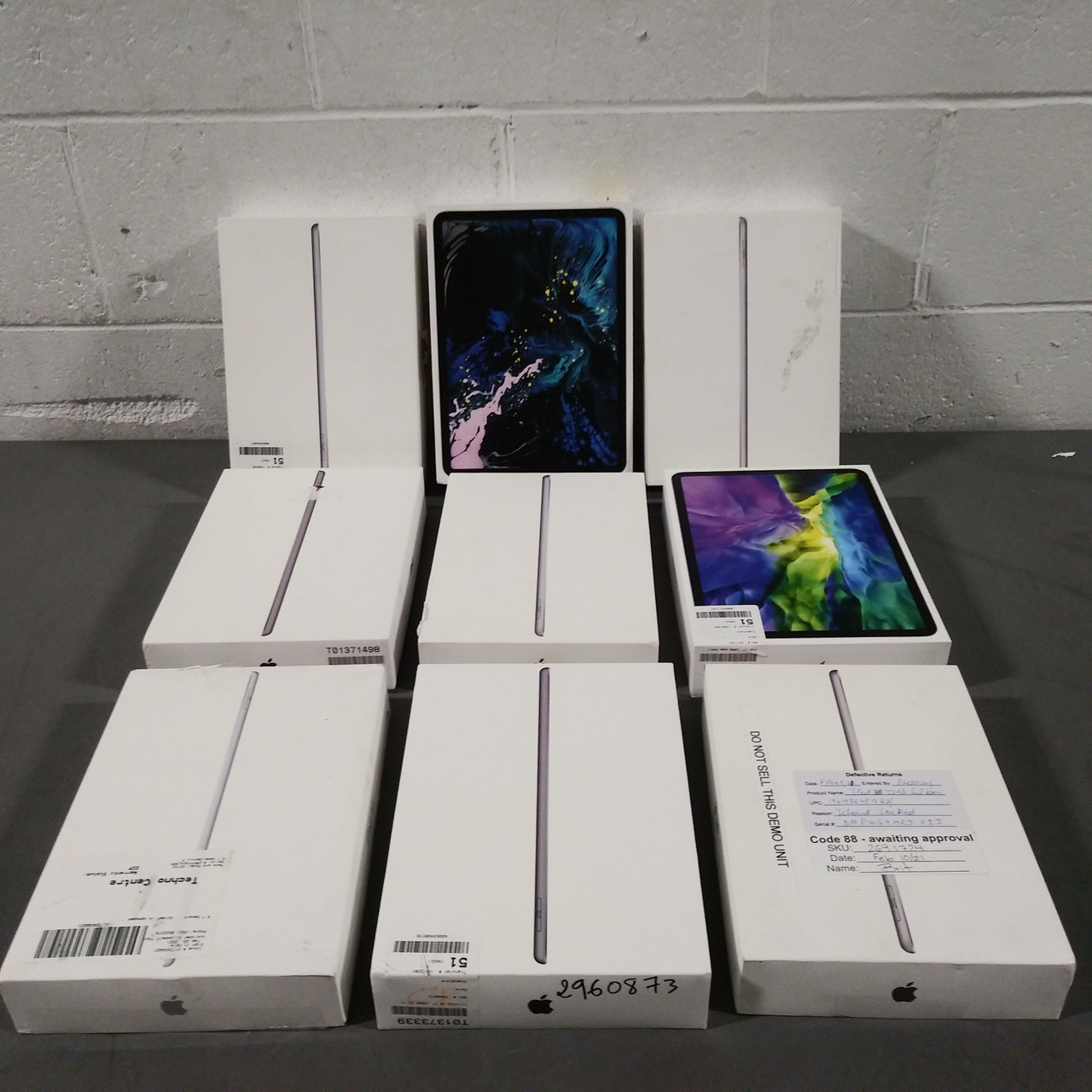 11 Units of High Value Apple Tablets - MSRP 7501$ - Salvage (Lot # 569003)