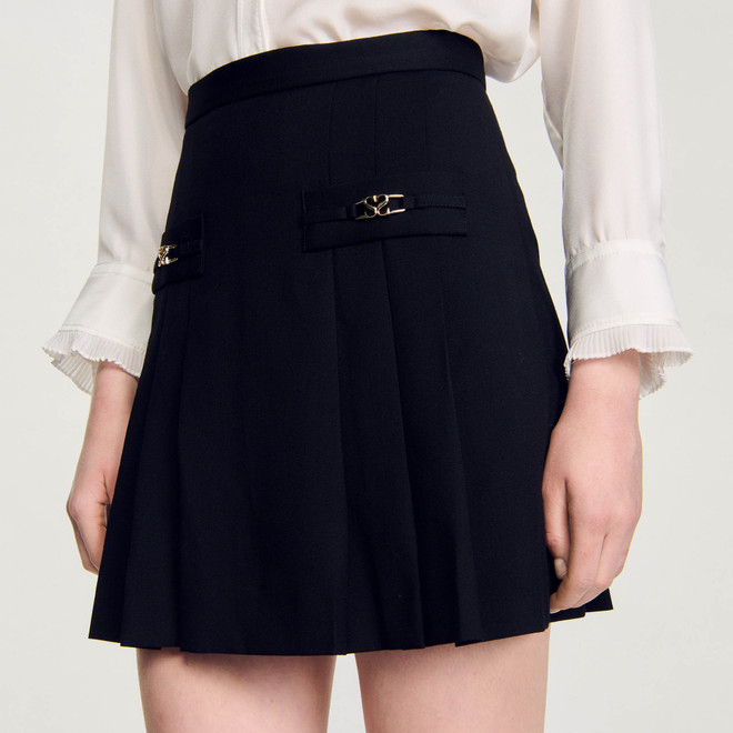 Short skirt with stitched pleats - Black