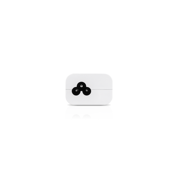 UBIQUITI POE-24-7W-G-WH - Inyector PoE Gigabit con protección contra descargas, alimentación de 24V DC a 0.3A y capacidad para reset remoto.