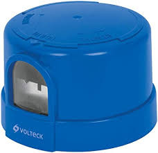 VOLTECK SEFO-LS SENSOR FOTOCELDA. Cuerpo de policarbonato, resistente a la intemperie Enciende automáticamente las luces al anochecer y las apaga al amanecer Sensor con sistema de retardo para evitar falsos encendidos. 
