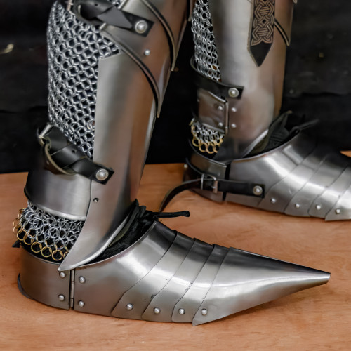Medieval Sabaton – Sturdy Foot Armor for Knights