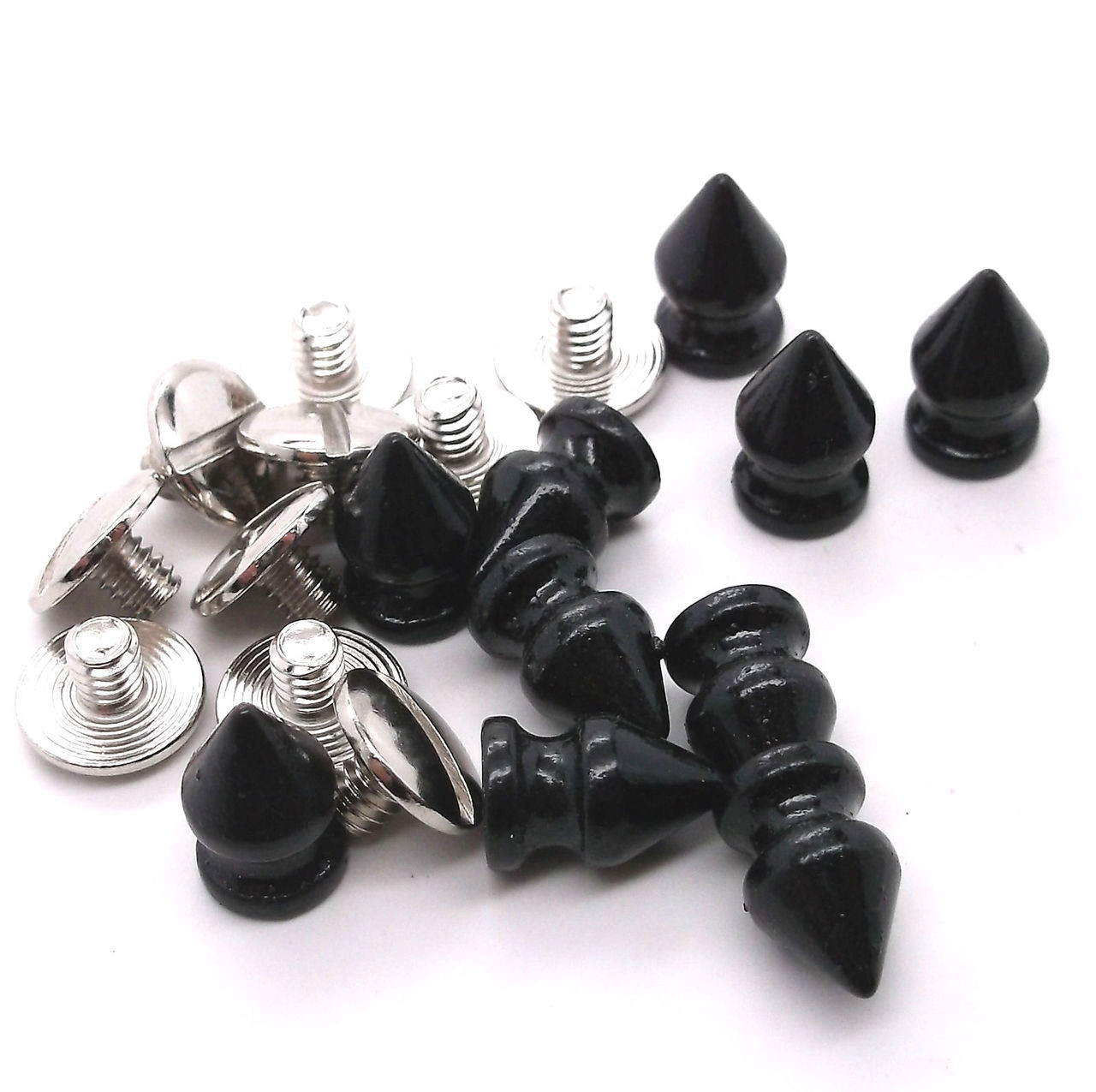 Black Cone Spikes 1/2