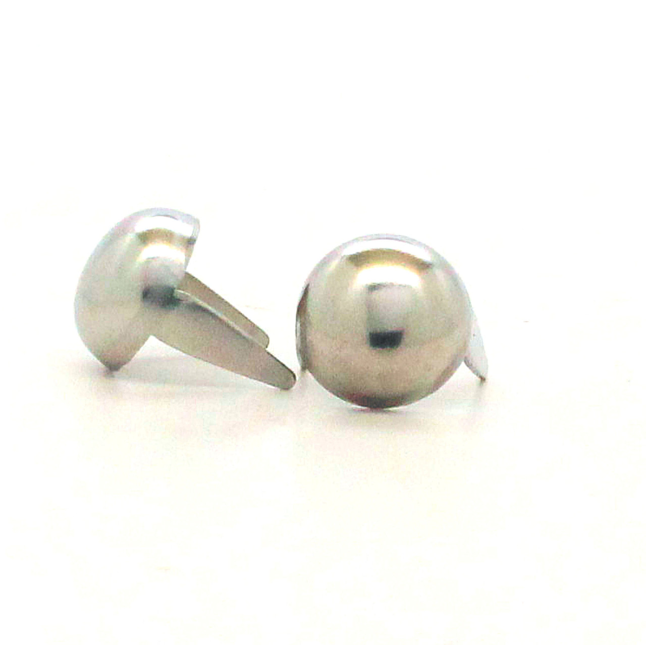 Saddle stainless steel spots in 3/8" diameter front.