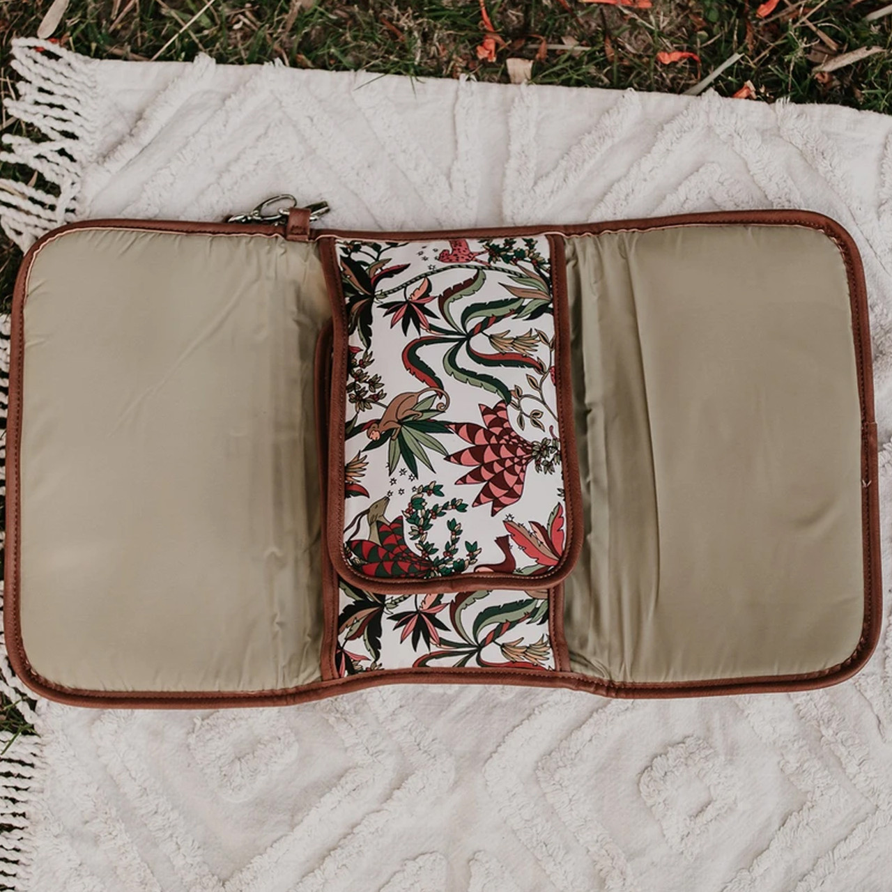 Baby changing clutch Clearance