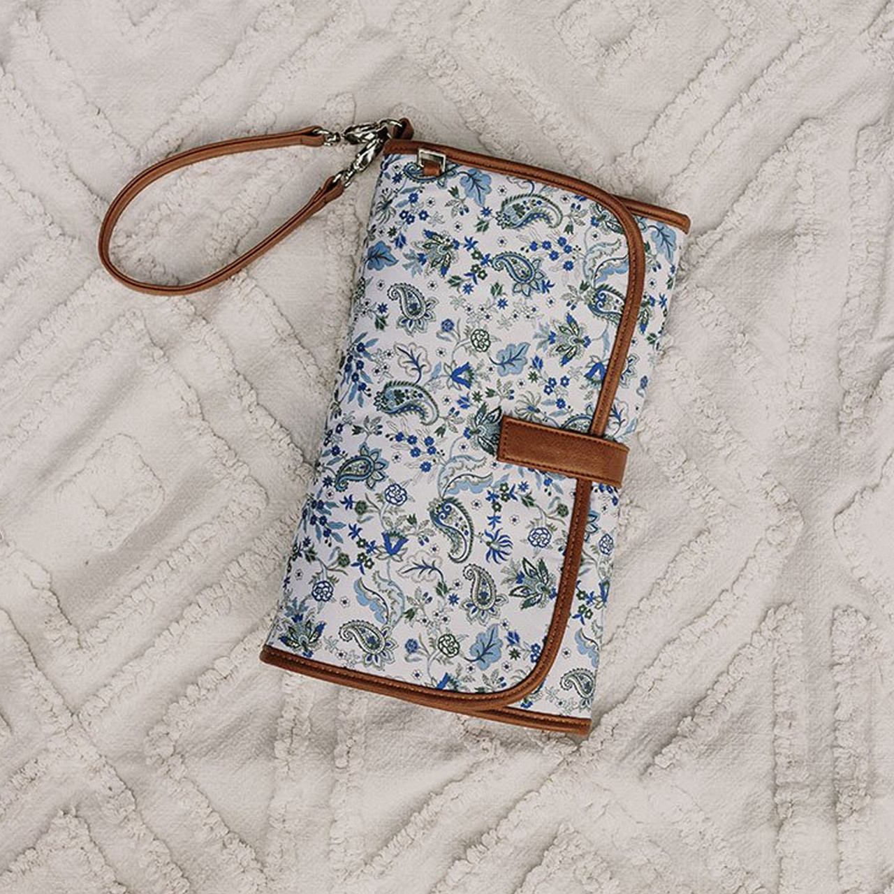 OiOi Baby Change Clutch Blue Paisley/Tan Shop Changing Mats Online