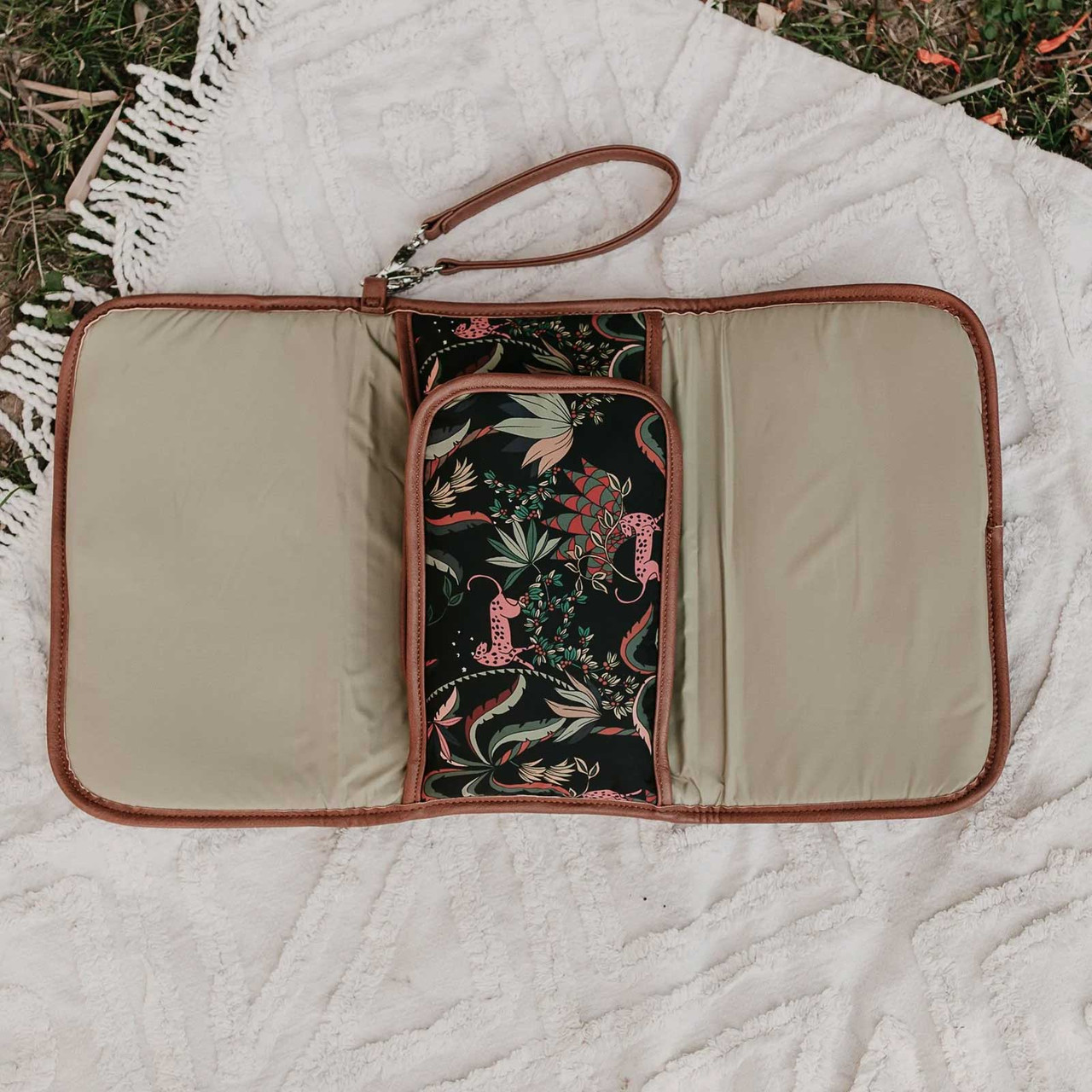 Baby changing clutch Clearance