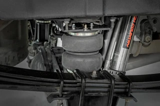 Rough Country - Air Spring Kit w/compressor - Wireless Controller - Chevy/GMC Sierra/Silverado 1500 (19-25)