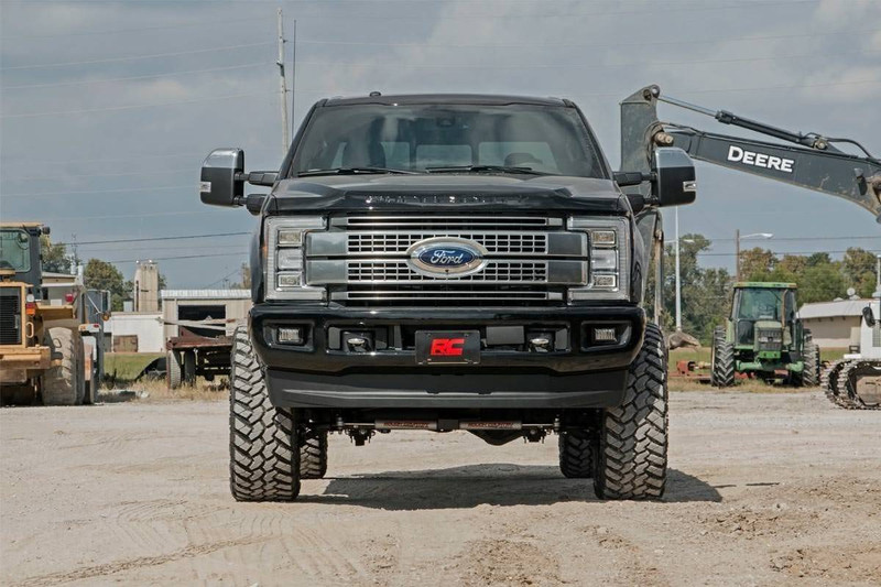 Rough Country 6in Ford Susp Lift Kit w/Radius Arms & V2 Shocks (17-19 F-250/350 4WD, Diesel) 51270